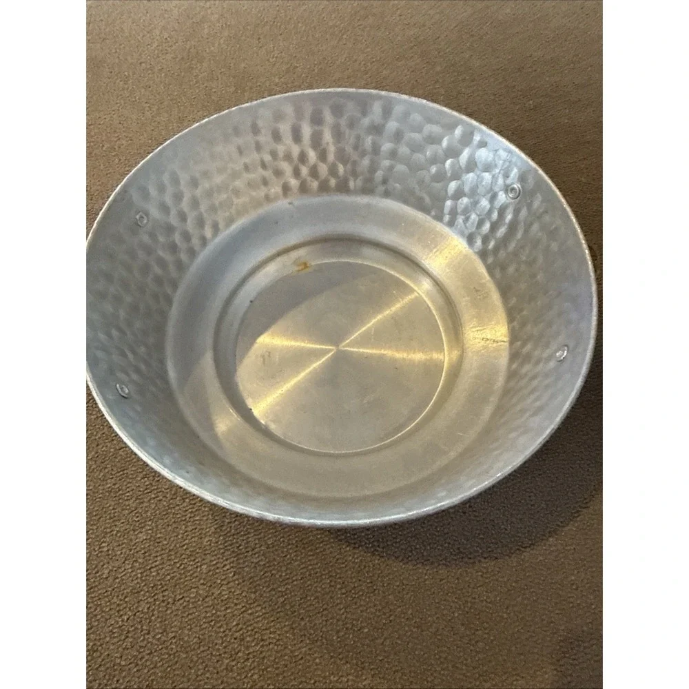 VINTAGE HAMMERED ALUMINUM POT with FLOWER Embellished LID by NASCO in ITALY (TD)